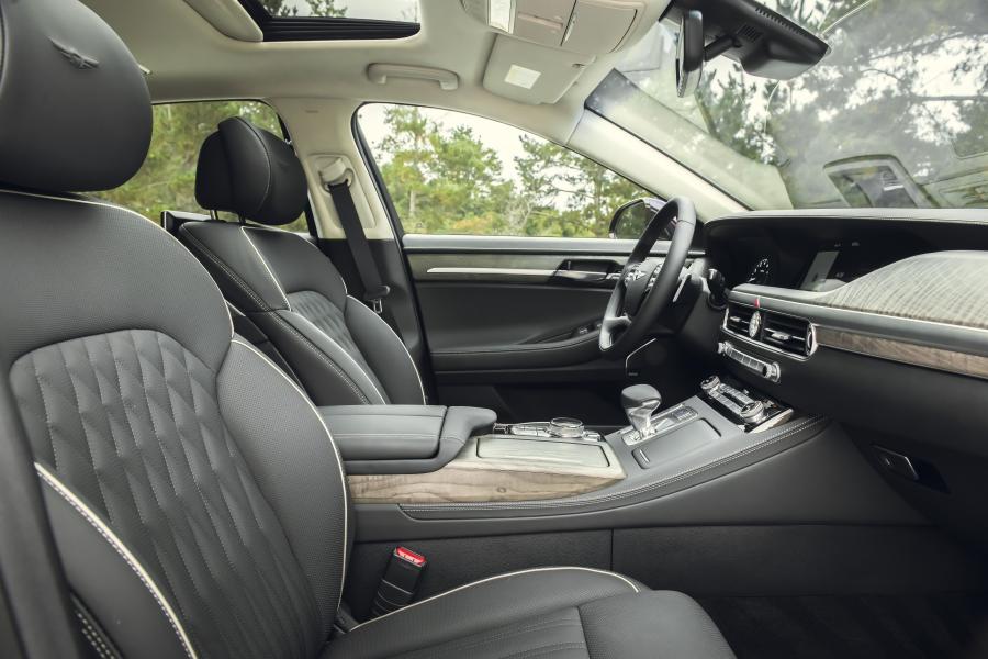 Интерьер Genesis G90 2019 года  (NA) (фото 24 из 48)